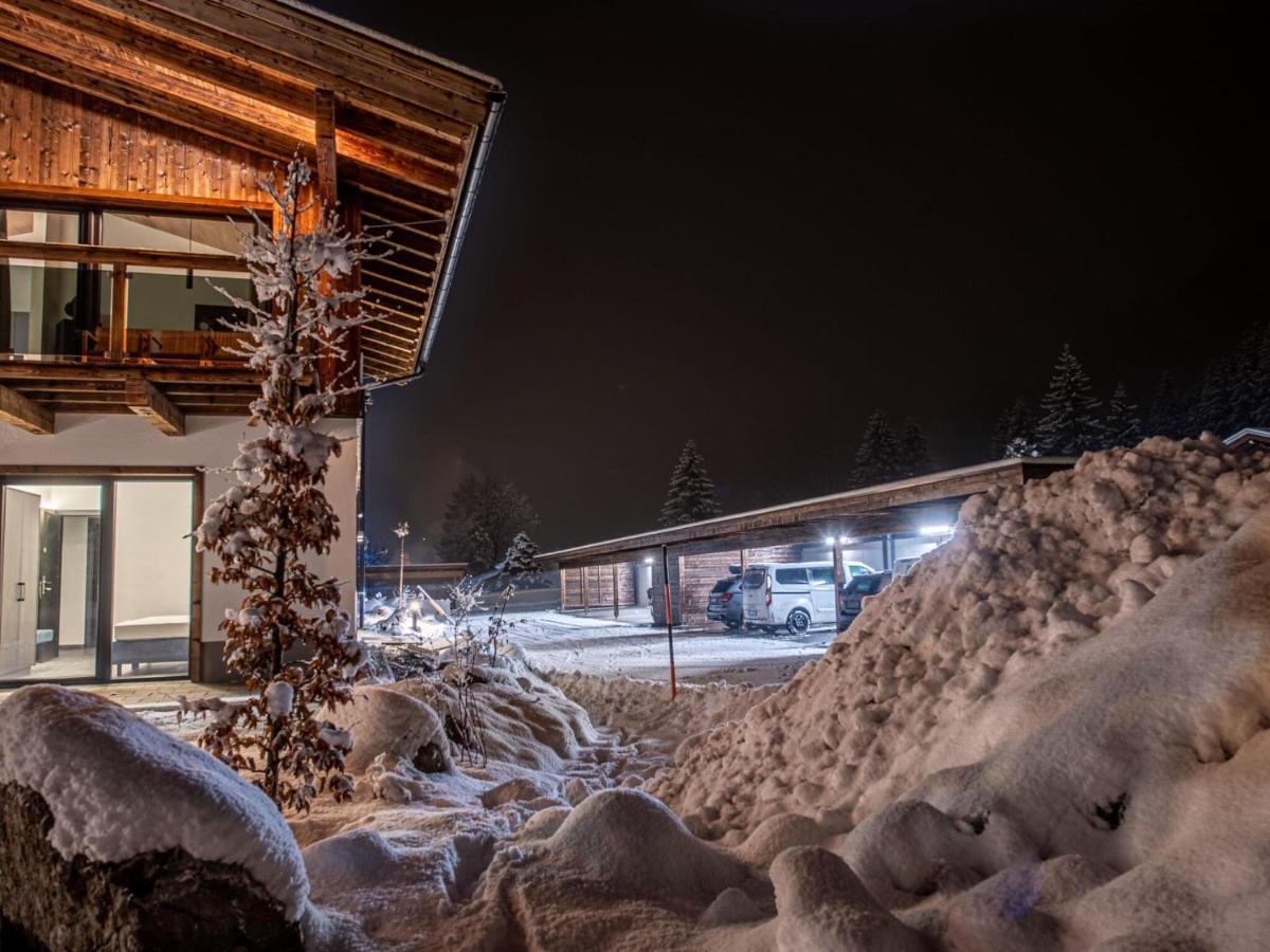 Apartment In Wald Im Pinzgau With A Carport 외부 사진